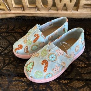 ❄️🎄Christmas cookie TOMS toddler size 7 ❄️🎄